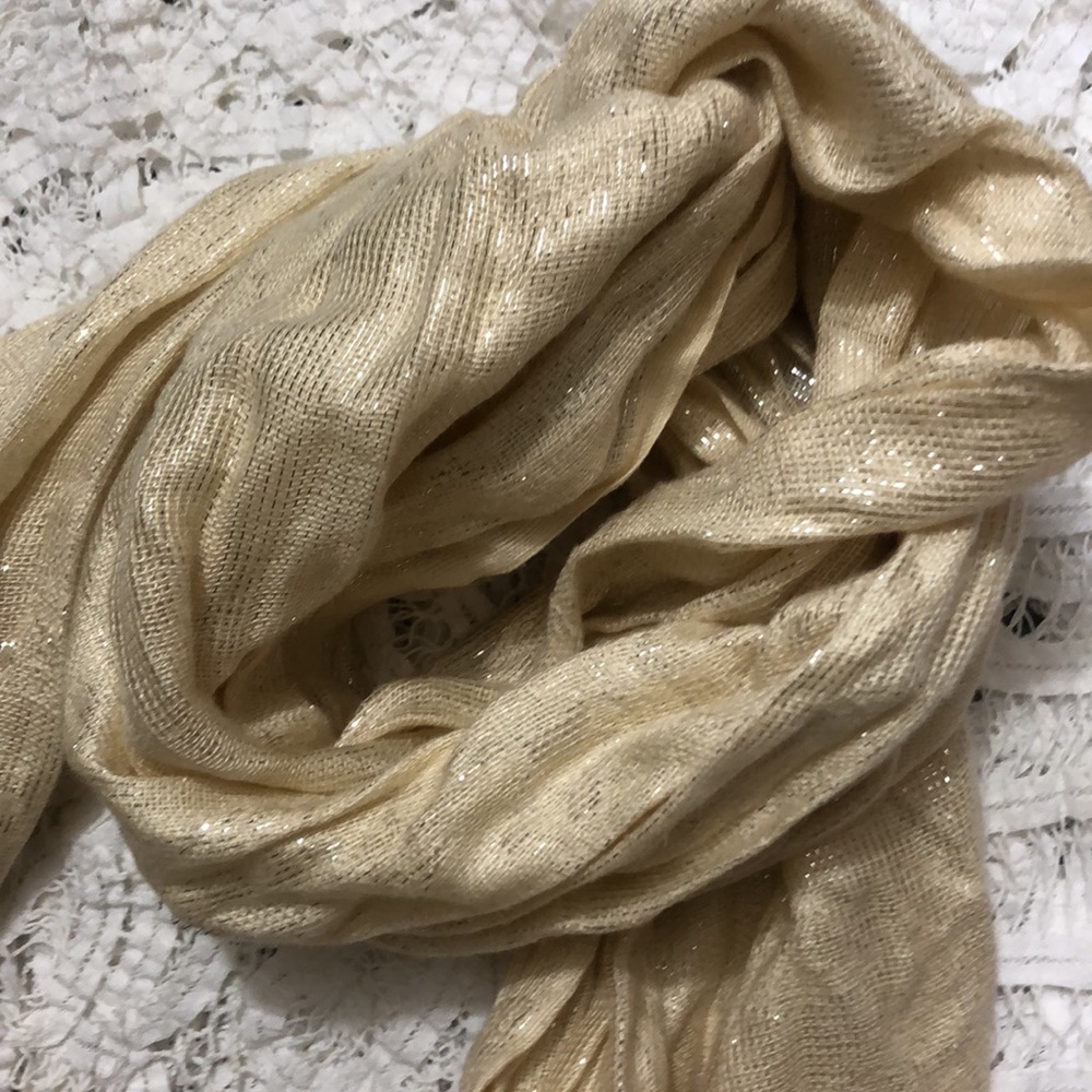 Used scarf size 20x72 - Picture 3 of 7